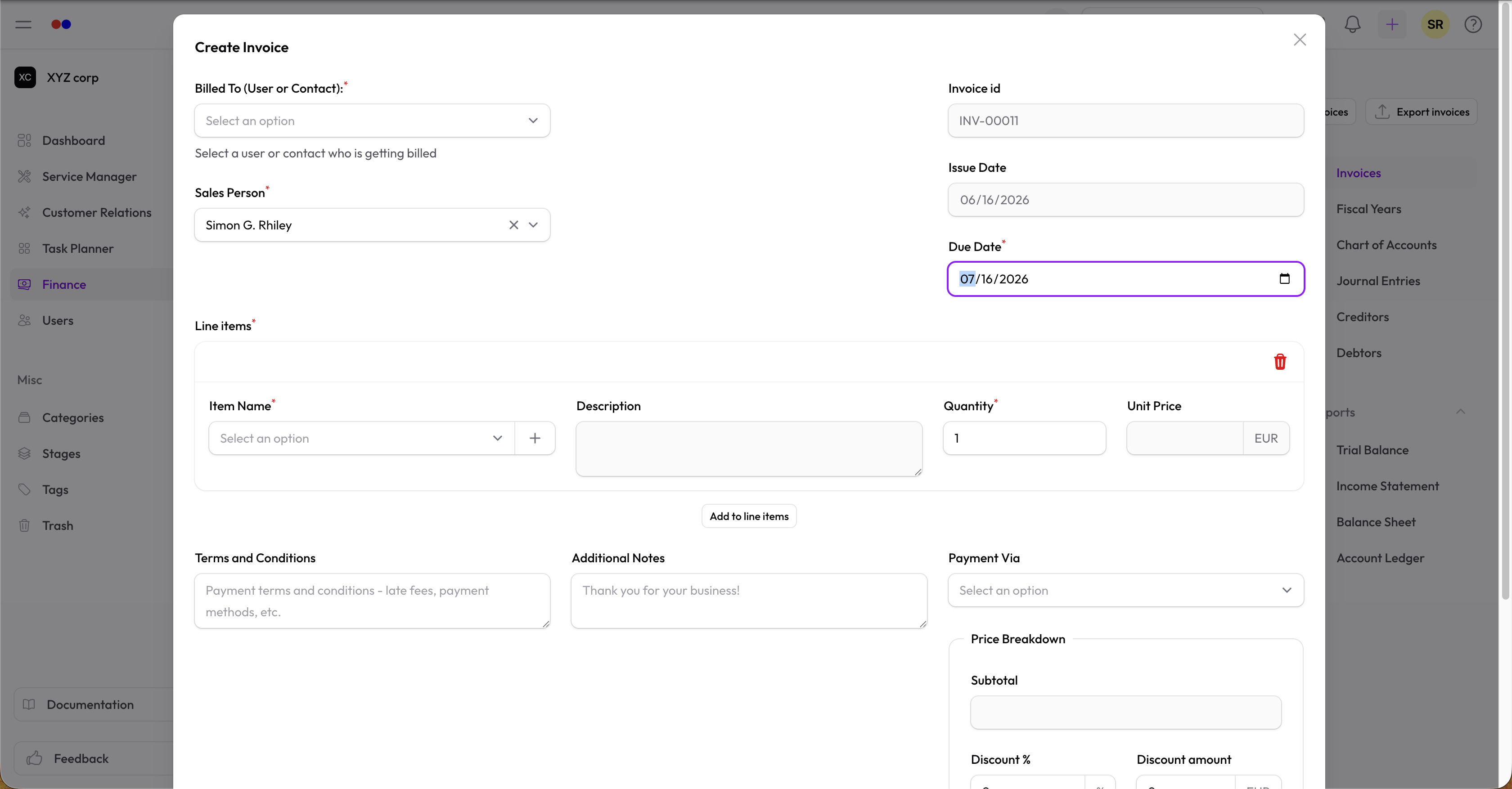 Invoice form showing the payment method field with configured gateways